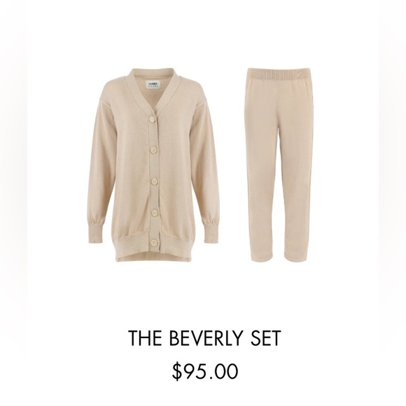 La Voute knit cardigan and pant set. - Picture 3 of 4